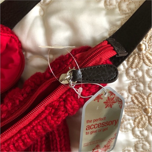 Small Red Cable knit shoulder bag with Fur Pom Poms Top handle Sweater Bag - Picture 5 of 11